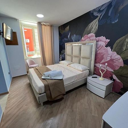 Bed and Breakfast In Piazzetta à Naples Extérieur photo