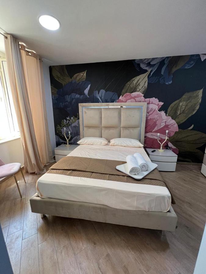 Bed and Breakfast In Piazzetta à Naples Extérieur photo