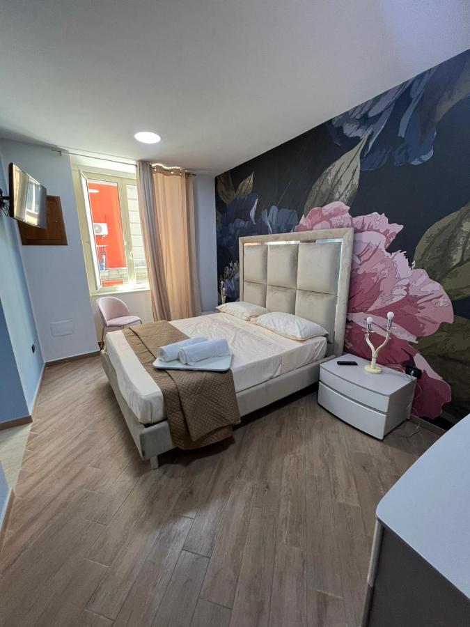 Bed and Breakfast In Piazzetta à Naples Extérieur photo