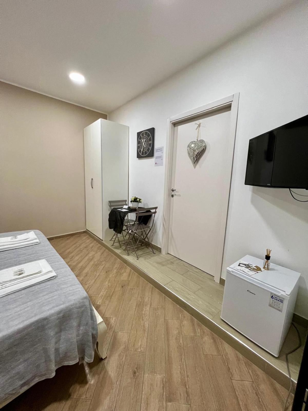 Bed and Breakfast In Piazzetta à Naples Extérieur photo